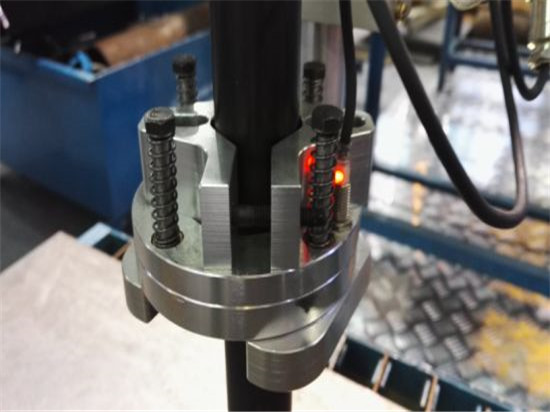 CNC plazmas griešanas mašīna corte plazmas lāpa