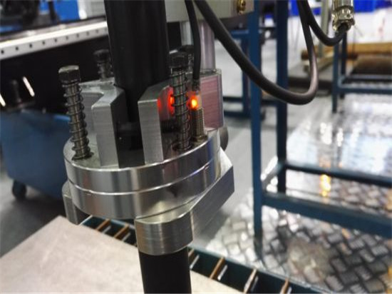 Carbon tērauda nerūsējošā tērauda griešana CNC plazmas mašīna