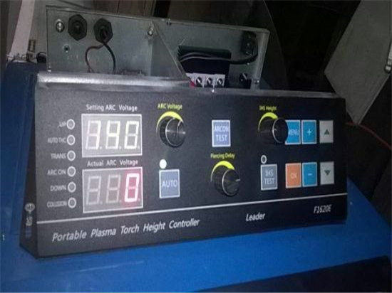 CE standarts 1325 oglekļa tērauda griešana CNC plazmas mašīna