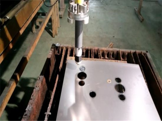 Augstas veiktspējas torchheight kontrolieris ūdens gulta 130 amp plazmas barošanas avots CNC plazmas griešanas mašīna