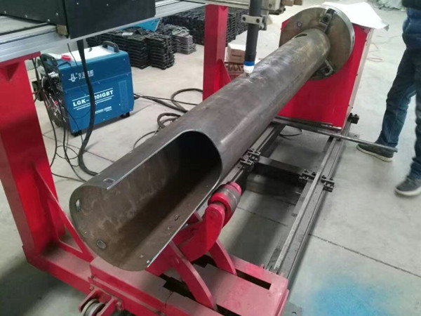 CNC plazmas un liesmas tērauda loksnes alumīnija plāksnes griešanas mašīna