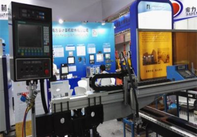 Ražots Ķīnā CNC plazmas metāla griešanas mašīna plāksnēm un apaļajiem metāliem